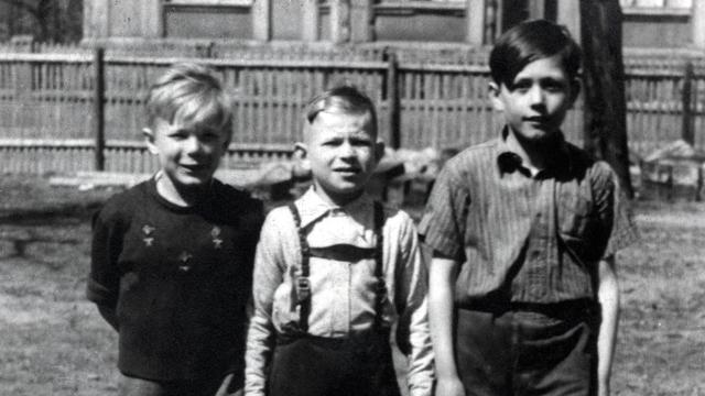 Dieter F. Uchtdorf, oikeanpuoleisimpana, vuonna 1951.