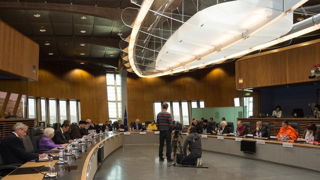 Vanhin Patrick Kearon, joka kuuluu Myöhempien Aikojen Pyhien Jeesuksen Kristuksen Kirkon Euroopan vyöhykkeen johtokuntaan, oli keskustelemassa muita kristittyjä, muslimeja, juutalaisia, buddhalaisia ja hindulaisia uskontokuntia edustavien 14 johtajan kanssa eurooppalaisia yhteiskuntia kohtaavista haasteista antisemitismin ja muslimivastaisen vihan lisääntyessä.