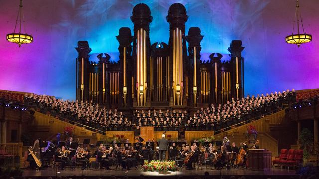 The American Festival Chorus and Orchestra esiintyi episkopaalisen kirkon 78. yleiskokouksessa johtajanaan mus. toht. Craig Jessop, joka on Mormonien tabernaakkelikuoron entinen johtaja.