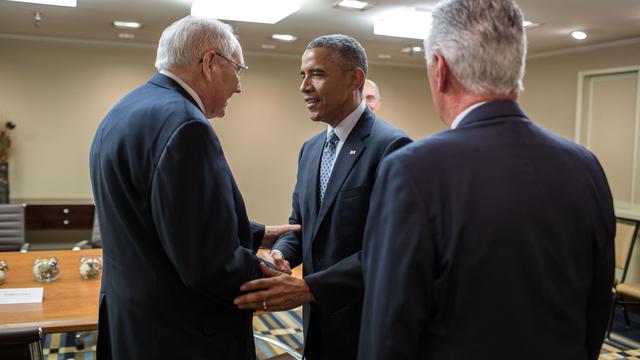 Presidentti Barack Obama tapasi Myöhempien Aikojen Pyhien Jeesuksen Kristuksen Kirkon johtajia Sheraton Salt Lake Cityssä Utahissa 2. huhtikuuta 2015. (Virallinen Valkoisen talon valokuva, Pete Souza) 